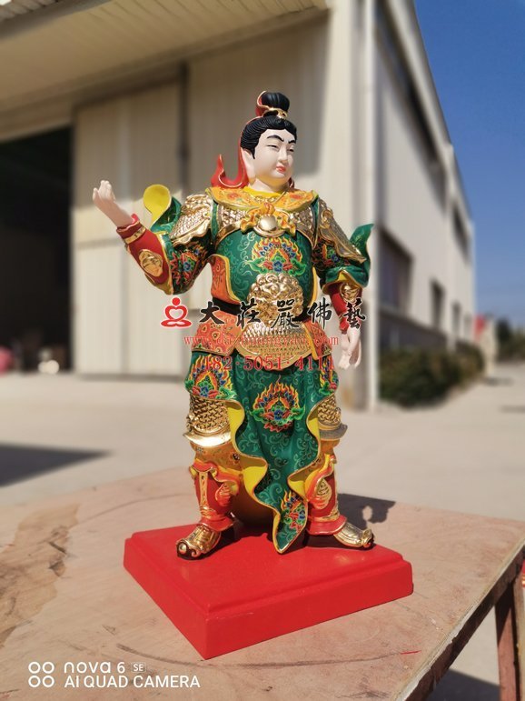 開閩王弟子側(cè)面照